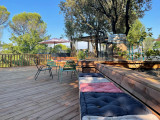 Terrasse avec banque