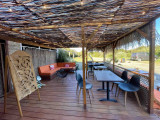 Grotte Forestière Terrasse ombragé et jeux - © NICOLAS LEGRAND Grotte Forestière Terrasse ombragé et jeux