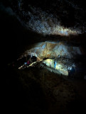 Grotte forestière vue en hauteur Grotte forestière vue en hauteur