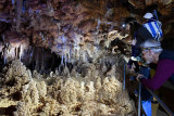 Grotte Forestière visite en famille à la lampe frontale
