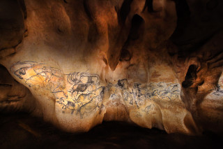 92 animaux en mouvement sont représentés dans le panneau des lions, salle du fond