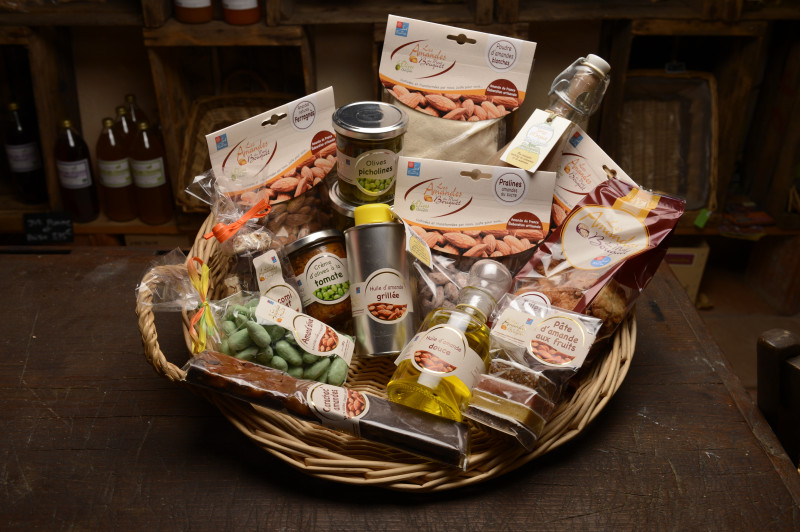 Amandes et Olives du Mont Bouquet - © Amandes et Olives du Mont Bouquet Amandes et Olives du Mont Bouquet