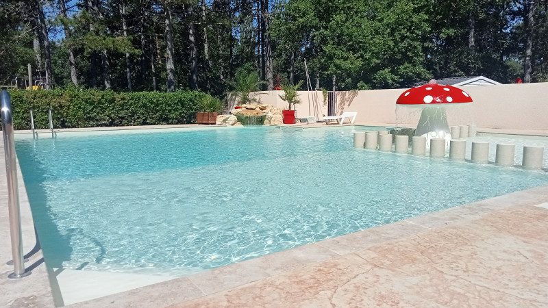 piscine chauffée - © Camping st sauvayre piscine chauffée