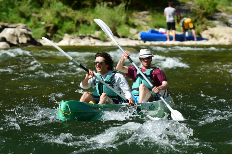 DESCENTE en KAYAK GORGES DE L ARDECHE