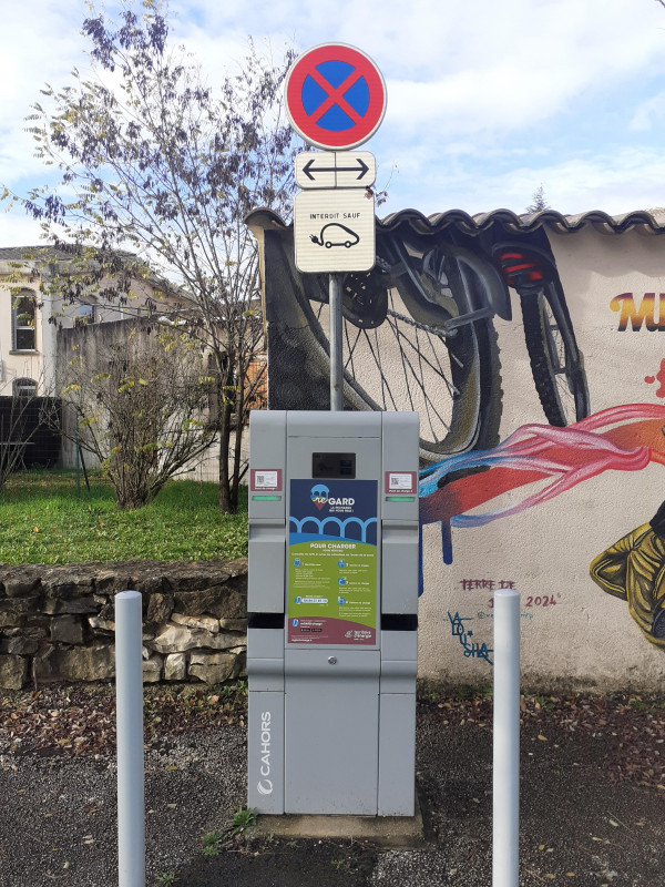 Oplaadpunt voor elektrische voertuigen_Méjannes-le-Clap
