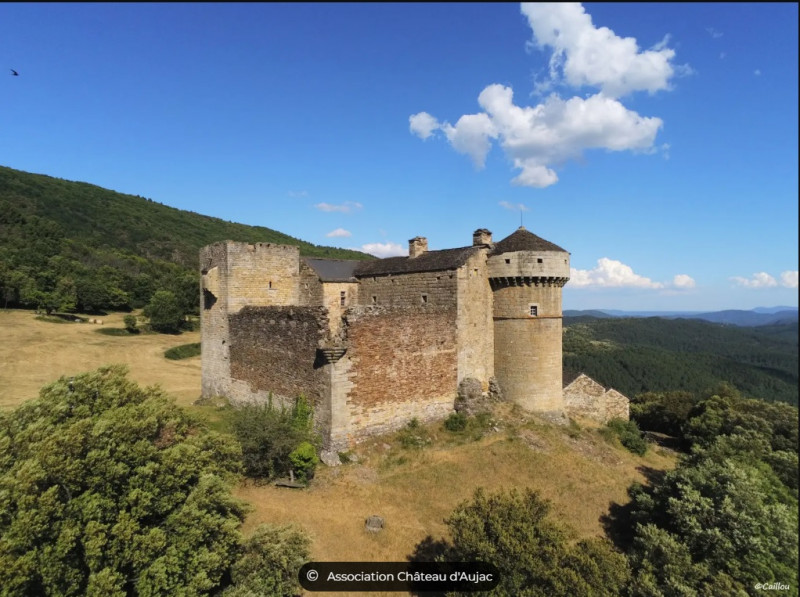 Castle of Cheylard d'Aujac_Aujac