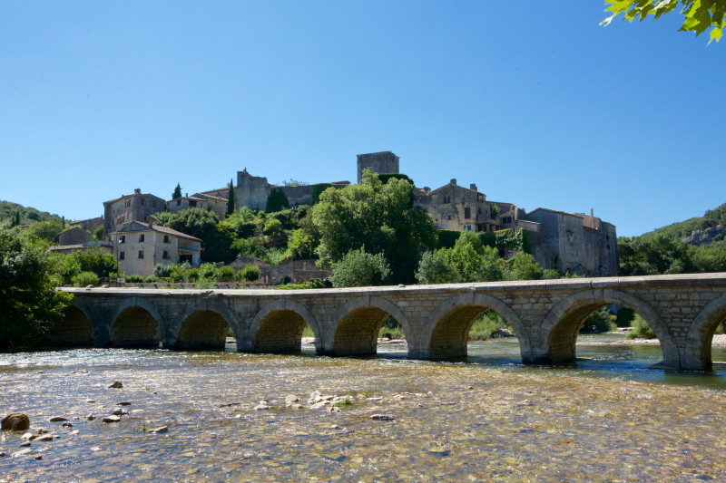 Pont et village de Montclus Pont et village de Montclus