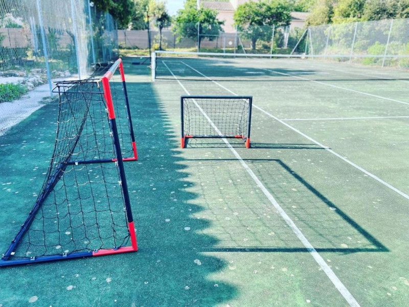terrain_de_tennis.jpg terrain_de_tennis.jpg