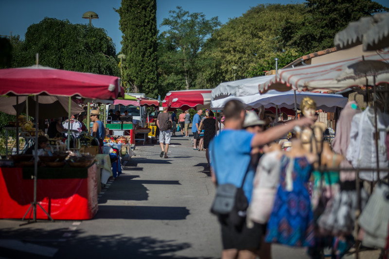 Marché hebdomadaire saisonnier_Méjannes-le-Clap